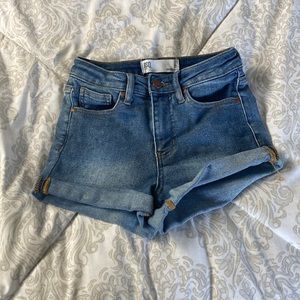 tillys high rise jean shorts!! size 23